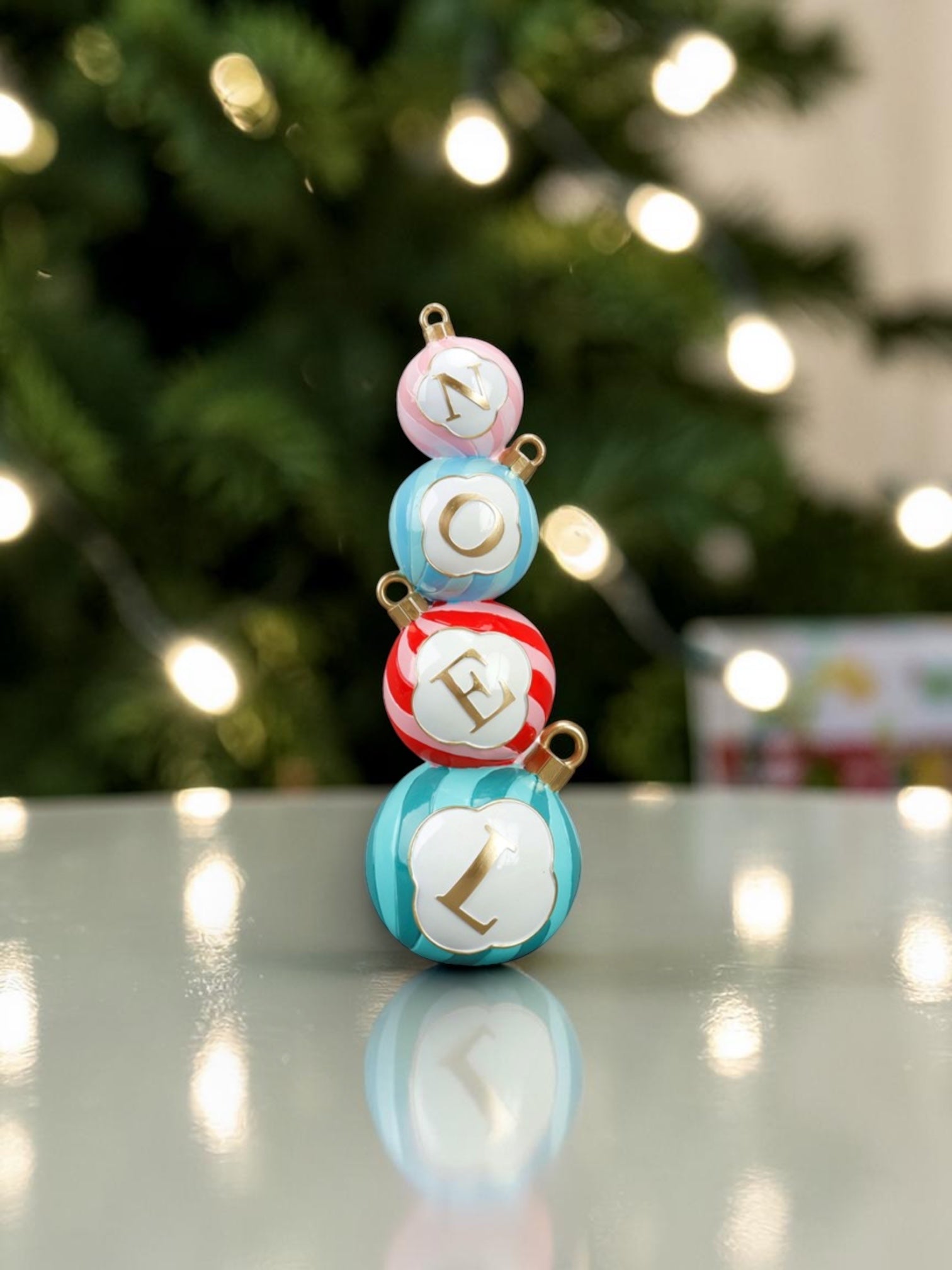 Noel bauble stack